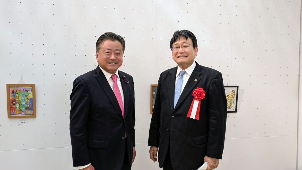 神谷市長とアートフレンズ展会場で(千葉市美術館9階市民ギャラリー)